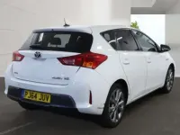 Used Toyota Auris Hybrid 136 HP (100 kW) 2014 White Hatchback