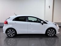 Used Kia Rio 107 HP (78 kW) 2015 White Hatchback