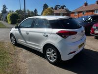 Used Hyundai i20 SE 84 HP (61 kW) 2017 White Hatchback