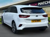 Begagnad Kia Ceed 2021 Vit Halvkombi