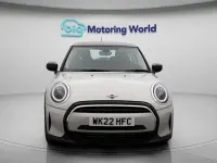 Usado Mini Cooper Classic 136 CV (100 kW) 2022 Plateado Utilitario