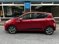 Usado Hyundai i10 Premium SE 87 CV (63 kW) 2017 Rojo Utilitario