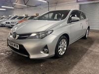Usado Toyota Auris 90 HP (66 kW) 2014 Prateado Citadino