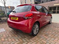 Begagnad Peugeot 208 Allure 2016 Röd Halvkombi