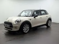 Usado Mini Cooper Classic 136 HP (100 kW) 2019 Branco Citadino