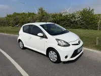 Gebraucht Toyota Aygo 68 PS (50 kW) 2012 Weiß Kleinwagen