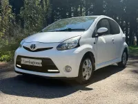 Usado Toyota Aygo 68 HP (50 kW) 2012 Branco Citadino