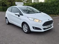 Używany Ford Fiesta Zetec 95 KM (69 kW) 2013 Biały Hatchback