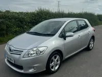 Used Toyota Auris 90 HP (66 kW) 2011 Silver Hatchback