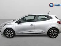 Used Renault Clio Evolution 90 HP (66 kW) 2023 Silver Hatchback