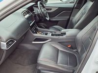 Second-hand Jaguar F-Pace R-Sport 180 CP (132 kW) 2017 Alb SUV