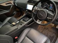 Usado Jaguar F-Pace R-Sport 180 HP (132 kW) 2019 Vermelho SUV
