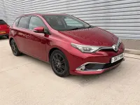 Used Toyota Auris 116 HP (85 kW) 2017 Red Hatchback