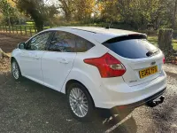 Used Ford Focus Zetec 125 HP (91 kW) 2012 White Hatchback
