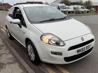 Used Fiat Punto Pop 69 HP (50 kW) 2015 White Hatchback