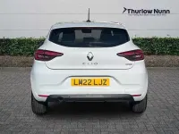 Used Renault Clio V Iconic 90 HP (66 kW) 2022 White Hatchback