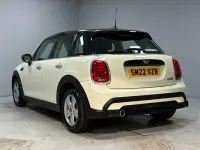 Usado Mini Cooper Classic 134 CV (98 kW) 2022 Blanco Utilitario