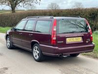 used Volvo V70 2.5 20V SE 5dr Auto