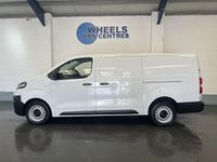 Second-hand Vauxhall Vivaro S 100 CP (73 kW) 2023 Alb Monovolum