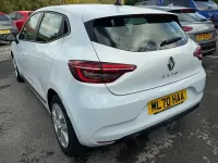 Used Renault Clio Play 100 HP (73 kW) 2020 White Hatchback