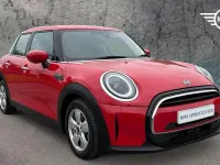 Begagnad Mini Cooper Classic 134 HK (98 kW) 2022 Röd Halvkombi