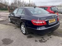 Usado Mercedes E220 Avantgarde 2011 Azul Berlina
