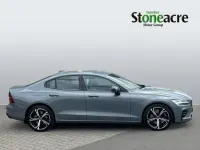 Usado Volvo S60 Plus 250 HP (183 kW) 2023 Cinzento Sedan