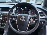 Gebraucht Vauxhall Astra Design Edition 2015 Weiß Kleinwagen
