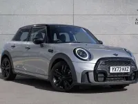 Usado Mini Cooper Hatch 134 HP (98 kW) 2023 Prateado Citadino