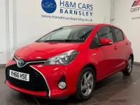Used Toyota Yaris 101 HP (74 kW) 2016 Red Hatchback