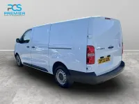 Second-hand Vauxhall Vivaro 100 CP (73 kW) 2022 Alb Monovolum