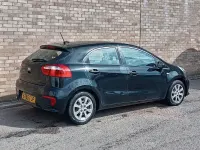 Begagnad Kia Rio 2015 Svart Halvkombi