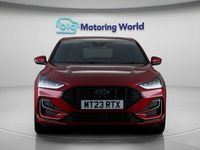 Begagnad Ford Focus ST-Line 125 HK (91 kW) 2023 Röd Halvkombi