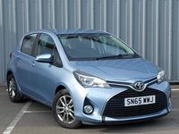 Used Toyota Yaris 99 HP (72 kW) 2015 Blue Hatchback