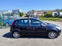 Usado Ford Fiesta Ghia 79 HP (58 kW) 2005 Preto Citadino