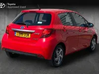 Used Toyota Yaris 100 HP (73 kW) 2015 Red Hatchback