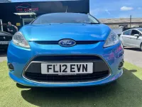 Usado Ford Fiesta Zetec 82 HP (60 kW) 2012 Azul Citadino