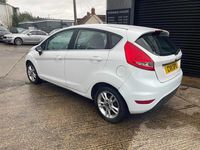 Used Ford Fiesta Zetec 2011 White Hatchback