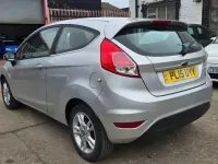 Second-hand Ford Fiesta Zetec 2015 Argintiu Hatchback