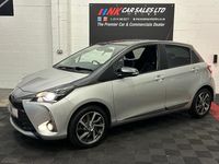Usado Toyota Yaris 111 HP (81 kW) 2019 Prateado Citadino