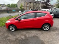 Usado Ford Fiesta Zetec 82 HP (60 kW) 2012 Vermelho Citadino
