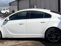 Used Vauxhall Insignia SRi 136 HP (100 kW) 2015 White Hatchback