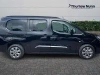 Second-hand Vauxhall Combo Ultimate 100 kW (136 CP) 2025 Negru Monovolum