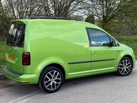 Begagnad VW Caddy Highline 150 HK (110 kW) 2020 Grön Minibuss