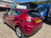 Używany Ford Fiesta Zetec 2014 Czerwony Hatchback