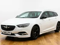 Used Vauxhall Insignia SRi 170 HP (125 kW) 2019 White Hatchback