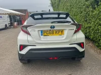 Used Toyota C-HR 122 HP (89 kW) 2019 White SUV