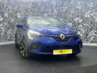 Begagnad Renault Clio V Version S 140 HK (102 kW) 2022 Blå Halvkombi