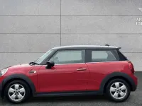 Używany Mini Cooper Classic 136 KM (100 kW) 2021 Czerwony Hatchback