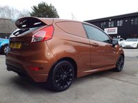 Used Ford Fiesta Sport 75 HP (55 kW) 2016 Red Van